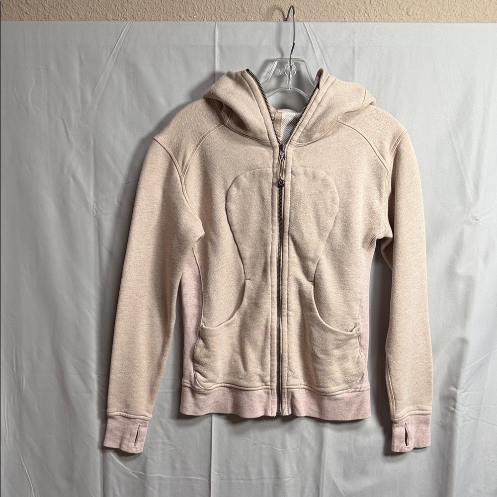 P154. Lululemon On The Daily Hoodie *Cotton
Size: 4